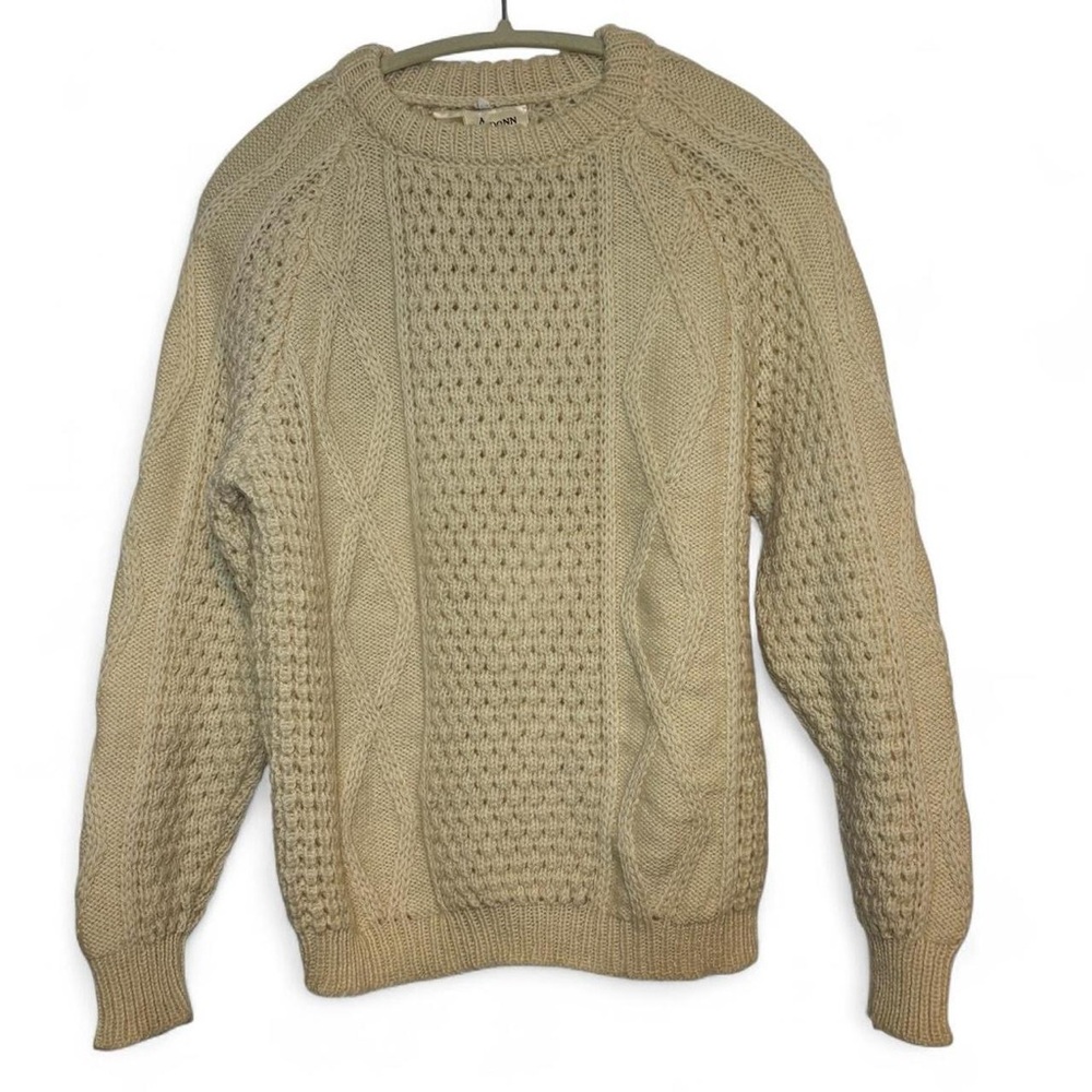 Vintage cream Carraig Donn 100% wool fisherman-style cable knit sweater
